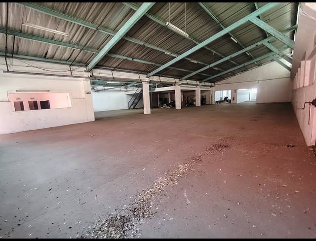 1,125M² WAREHOUSE TO LET IN STEELEDALE